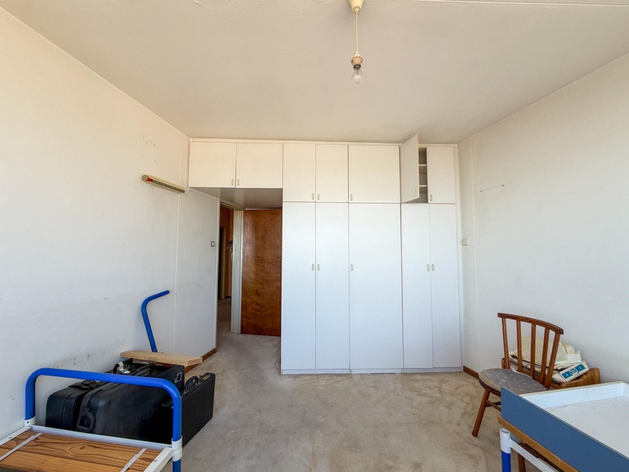 2 Bedroom Property for Sale in Vredehoek Western Cape